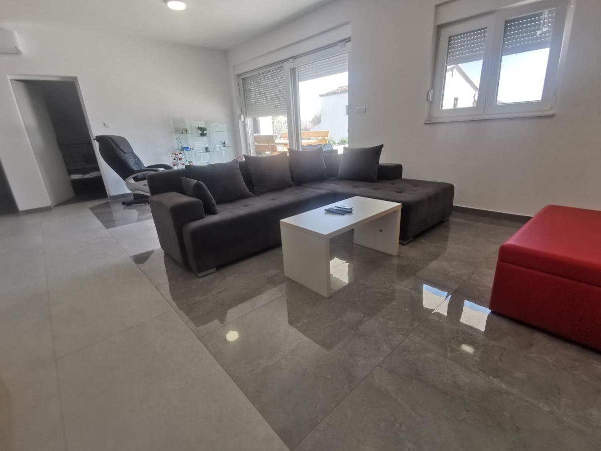 Villa Marta 3 Bedrooms, 2 Baths And Pool Kaštel Štafilić 외부 사진
